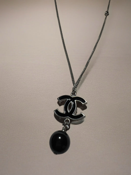 Chanel - Chanel CC black and Silver Camellia Necklace