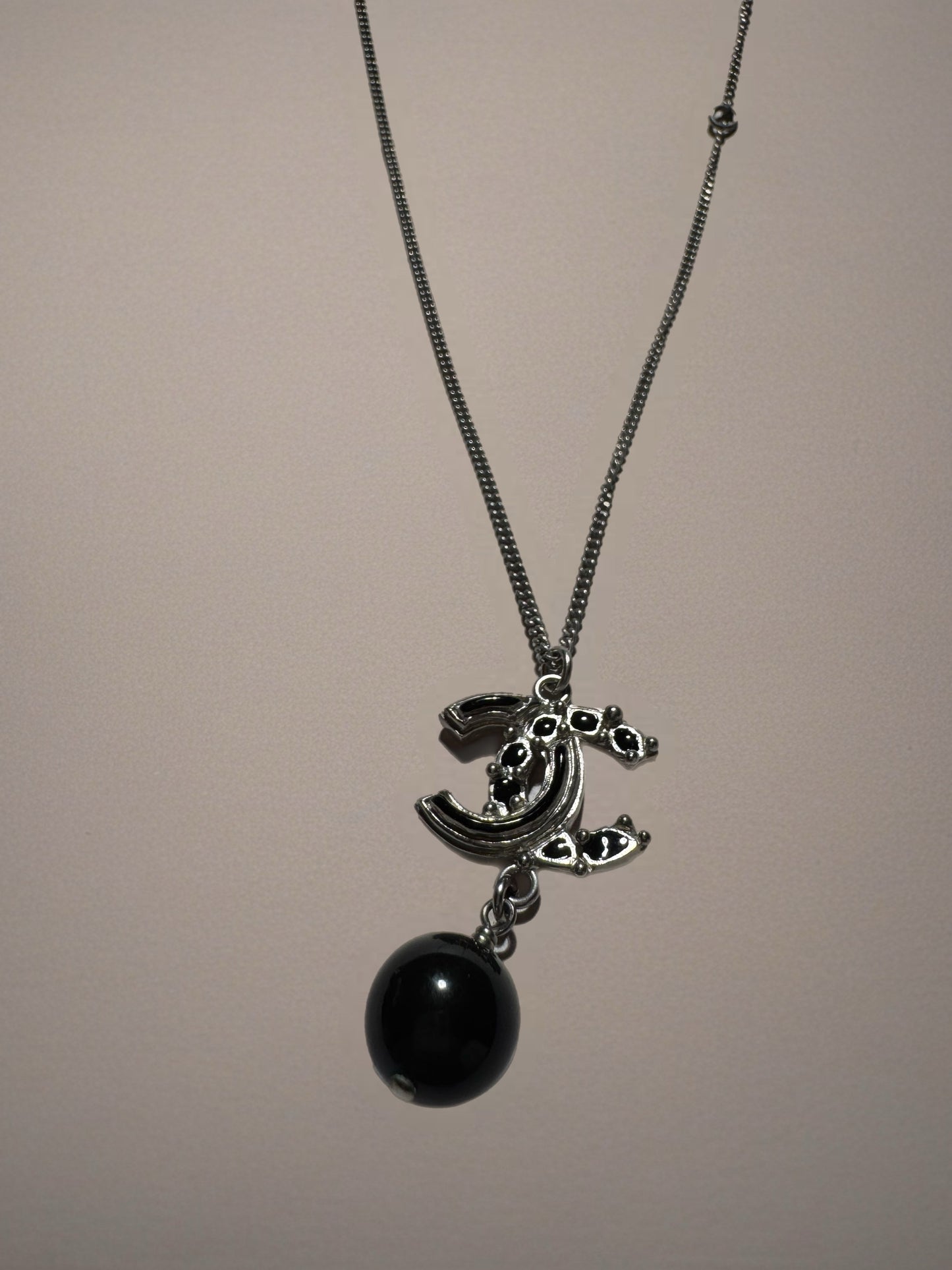 Chanel - Chanel CC black and Silver Camellia Necklace