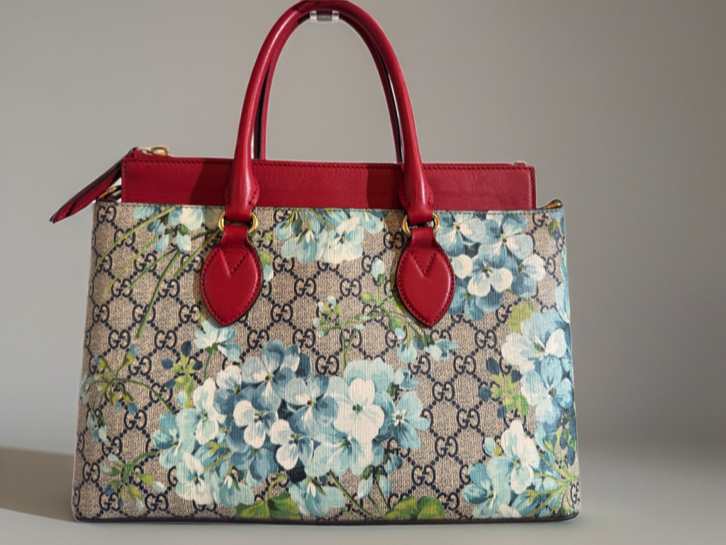 👜 Gucci GG Supreme Blooms Tote with Red Leather Trim