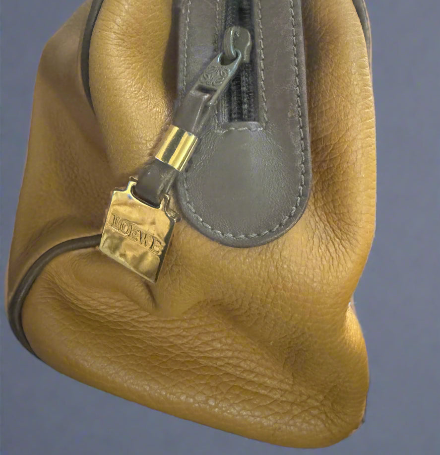 Loewe- Vintage Handbag - Camel/Brown