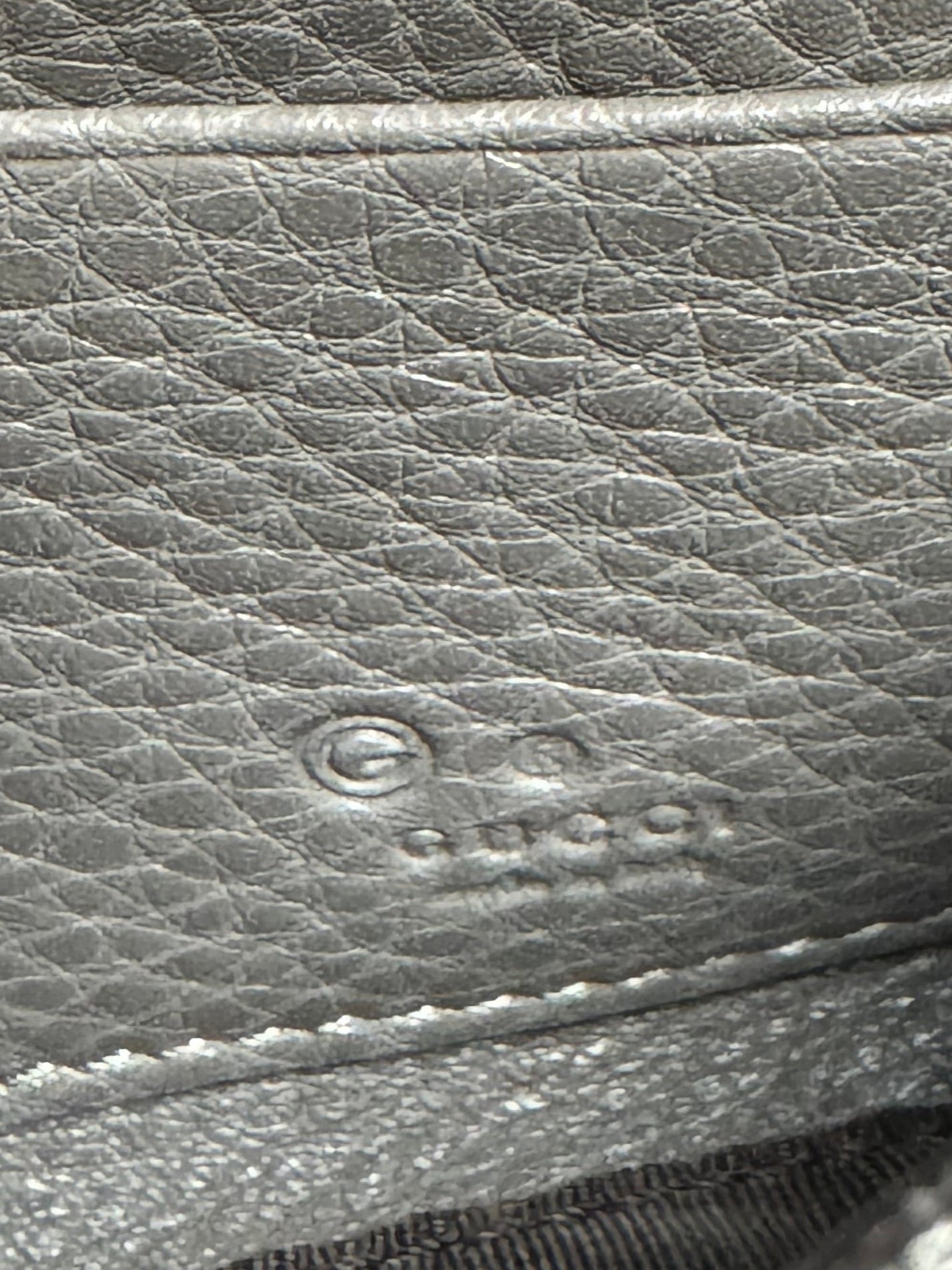 Gucci - Wallet Embossed stamp