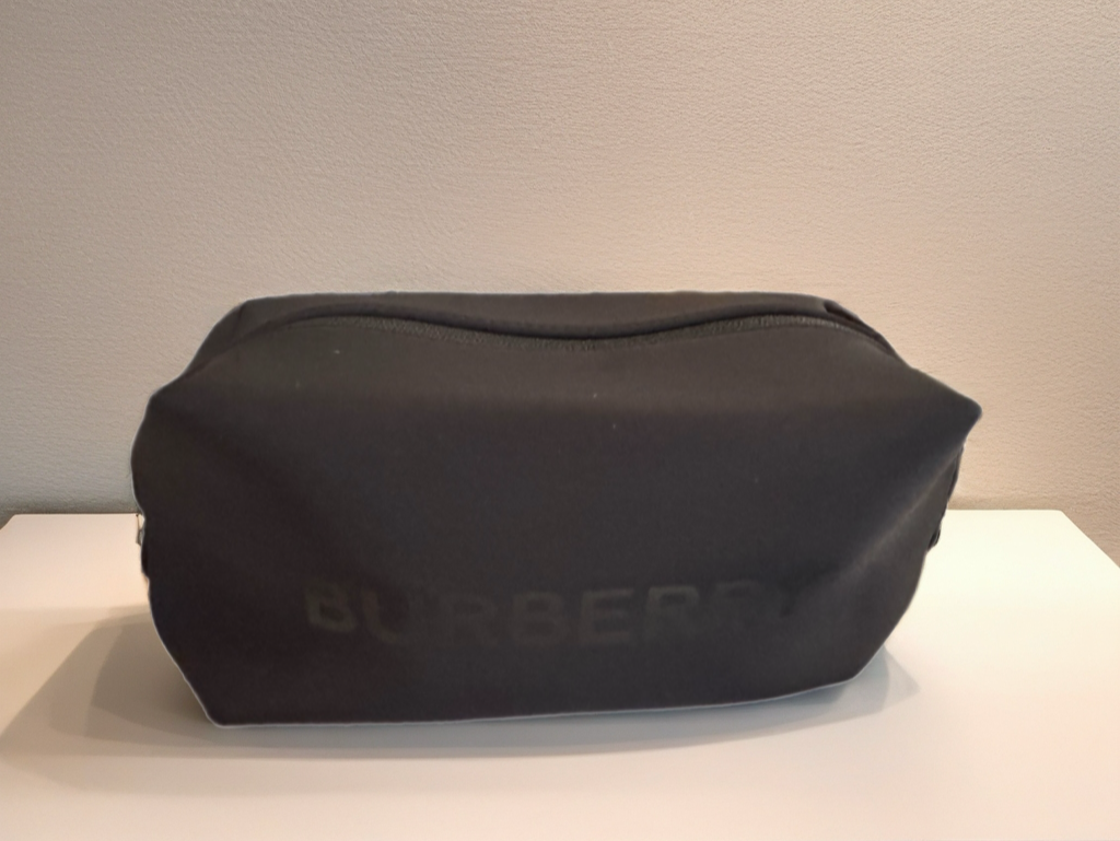 🖤 Burberry Black Logo Zip Pouch – New (Gift with Purchase)*